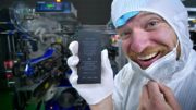 Inside-an-iPhone-Battery-Factory-in-China
